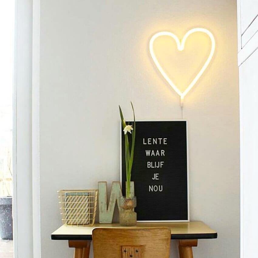 Neon Heart Light